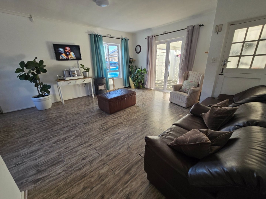 3 Bedroom Property for Sale in Kenwyn Western Cape